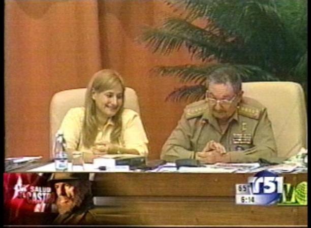 PRINCIPIOS DE OCTUBRE, 2006: Raúl Castro asegura que su hermano se repone y no se está muriendo.