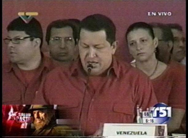 29 DE ABRIL, 2007: Comienzan a producirse especulaciones antes de celebrarse el Desfile habanero del 1 de Mayo. ¿Aparecerá Castro? Hugo Chávez agita el avispero diciendo que su aliado convalenciente ya ha regresdo "al mando".