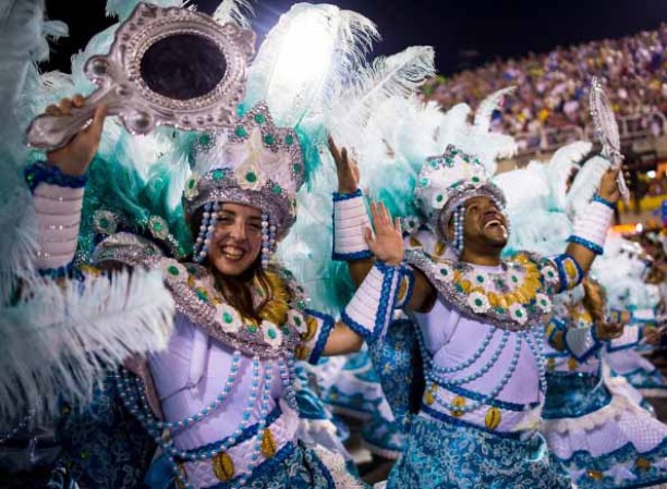 Desde África resonó la batucada que se expande en la tierra carioca con el carnaval de Rio de Janeiro el mayor espectáculo al aire libre del mundo.