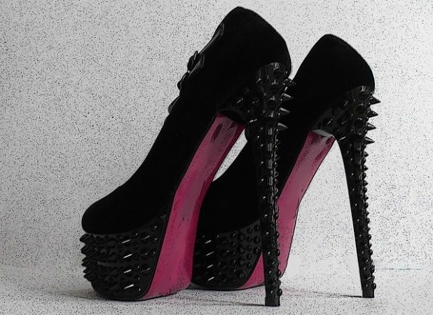 Los expertos de moda aseguran que una regla para las fashionistas mayores es evitar calzado que resulte o muy alto (¡adiós stilettos!) o demasiado loco.