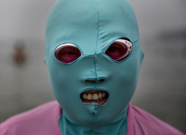 La moda del bikini facial se originó en las playas de Qingdao, China.