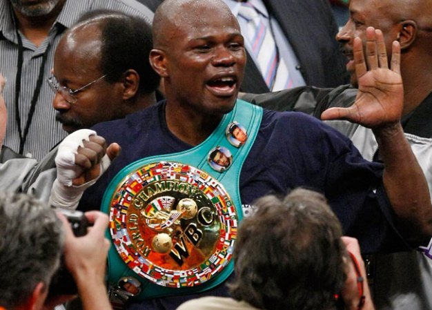 Las lesiones no son el único riesgo que corren los atletas. El campeón mundial welterweight Vernon Forrest fue asesinado por tres hombres durante un atraco en una gasolinera en Atlanta, el 25 de junio del 2009.