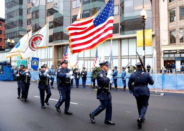 Boston se viste de luto un año después de los atentados en la maratón.