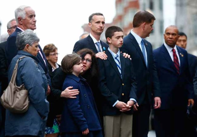 Boston se viste de luto un año después de los atentados en la maratón.