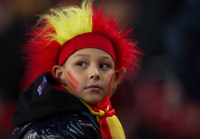 Un pequeño simpatizante de la selección de España.