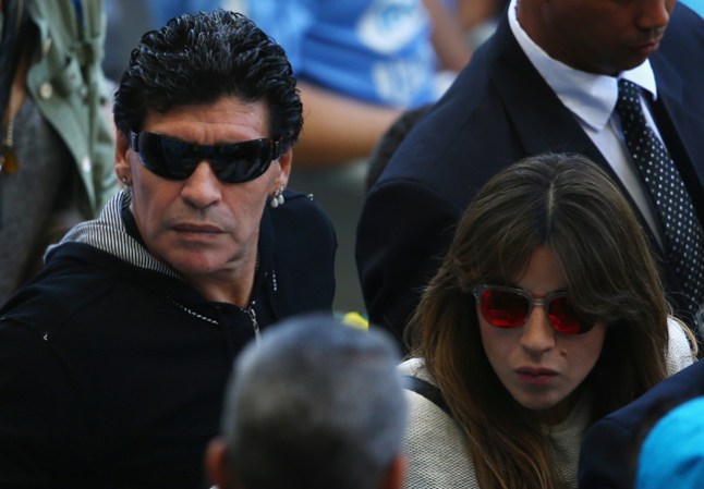 Diego Maradona y su hija Giannina Maradona durante el encuentro entre Argentina e Iran en el Estadio Mineirao.