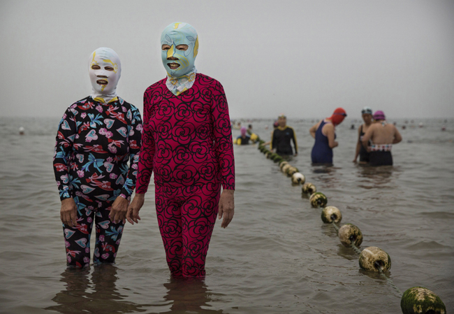 La moda del "face-kini" llegó para quedarse.