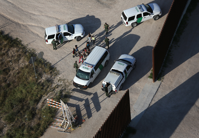 Centros de detención se han colocado en diferentes ciudades del país para albergar a los miles de inmigrantes que han entrado ilegalmente a la nación.