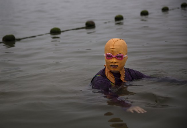 La moda del "face-kini" llegó para quedarse.
