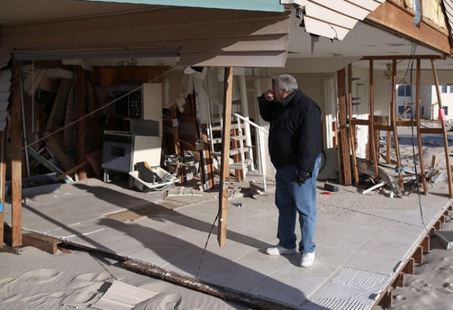 Los dueños de las viviendas esperan ansiosamente su turno para reconstruirlas.