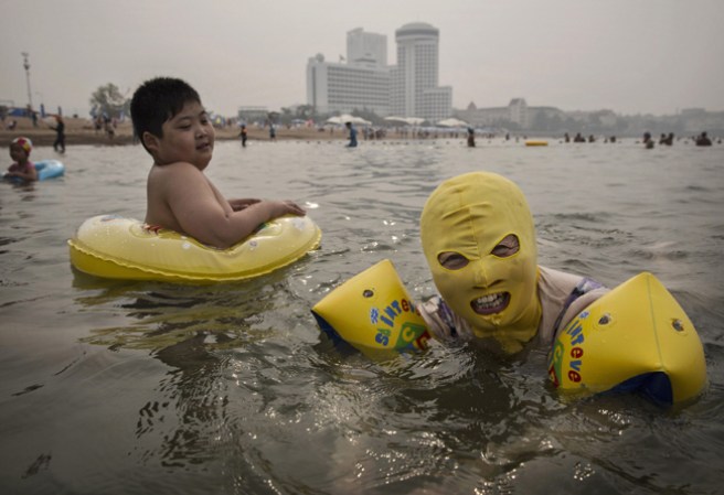 La moda del "face-kini" llegó para quedarse.