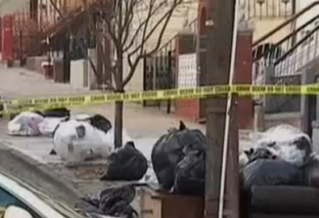 La policía arrestó al hijo de una mujer hallada muerta en NY.