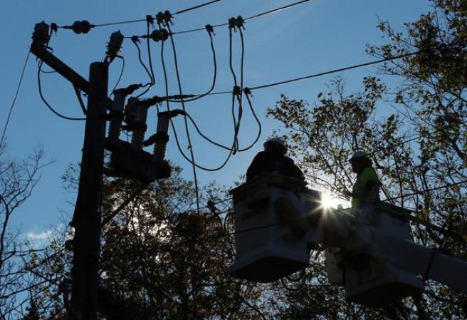 Miles de tendidos eléctricos fueron restaurados.