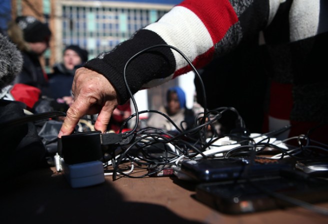 Miles de residentes ya no tendrán que acudir a centros comerciales para cargar sus celulares y aparatos electrónicos.