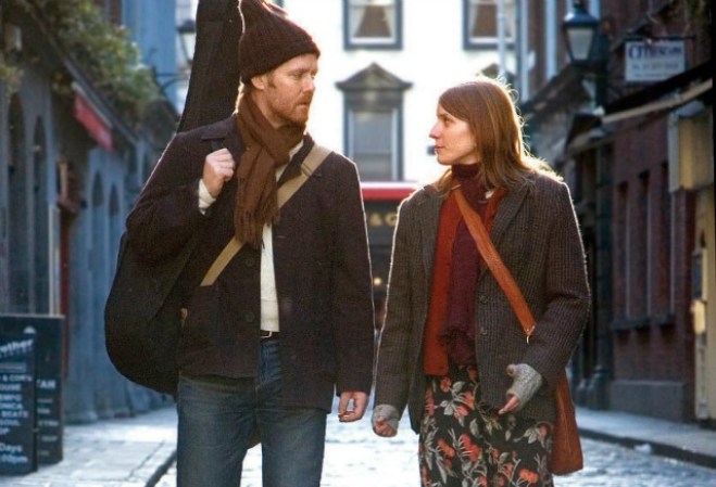 Si sientes (y padeces) por un amor no correspondido: “Once“ (Once). Una hermosa y conmovedora película que muestra como dos personas enamoradas, Glen Hansard y Markéta Irglová, deciden estar separadas para seguir sus propios sueños. ¿Complicado? Sí, pero ocurre todo el tiempo.