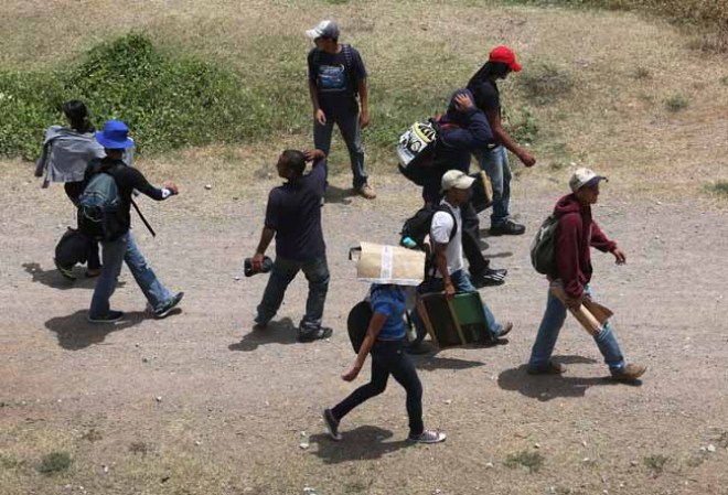 Viajeros de "la bestia" camino a la esperanza.