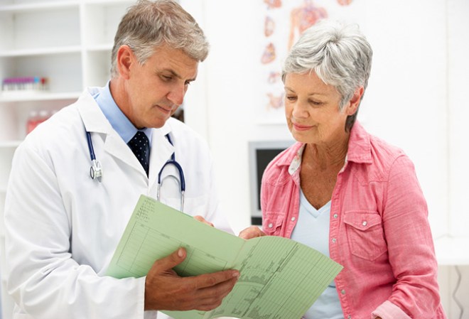 Mantén una relación cercana con tu médico y monitorea con él tus necesidades nutricionales específicas. Muchas veces es necesaria la ayuda de un nutricionista profesional.