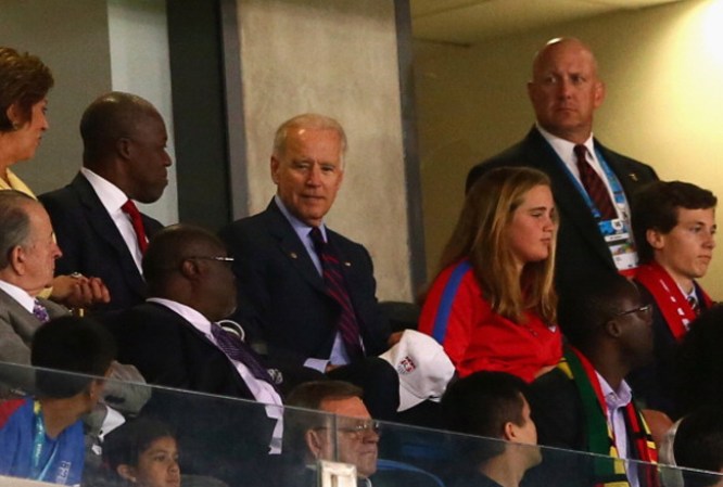 Vice presidente de los Estados Unidos Joe Biden durante el encuentro de Ghana frente a los Estados Unidos en el Estadio das Dunas