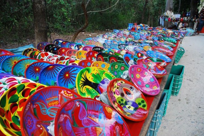 Platones ornamentales apra pared pintados a a mano.