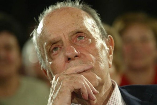 15 DE ENERO, 2012: Fallece de males cardiacos Manuel Fraga Iribarne, expresidente de la Xunta of Galicia (1990–2005) y figura política de España durante la transición hacia la democracia tras la muerte de Francisco Franco. Tenía 89 años.