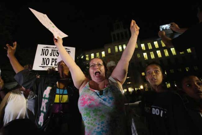 Protestantes indignados tras conocer el veredicto.