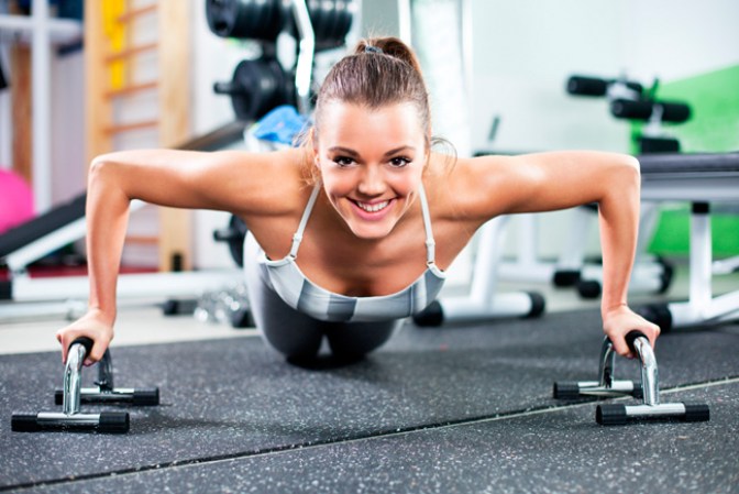 21. Entrenamiento variado: Alterna entre ejercicios de cardio y resistencia a tu rutina.