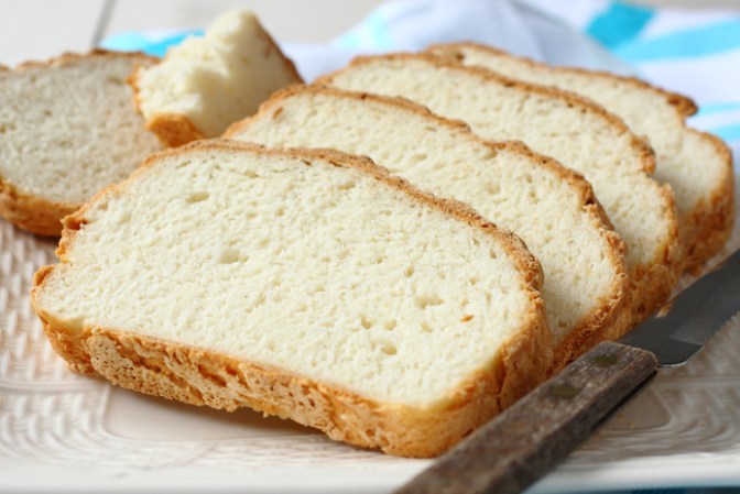 Pan blanco con leyendas de grano entero. Suena saludable, pero la realidad es que si el pan no es 100% de grano entero e integral no te da ninguna ventaja.