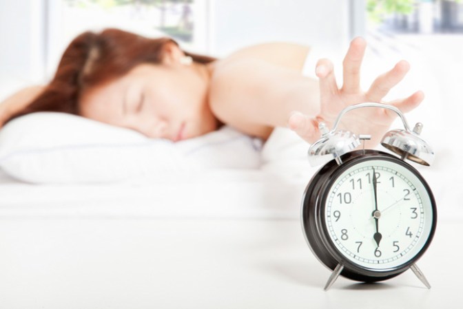 Apagar la alarma: ¿cuál es el objetivo de programar una a alarma si finalmente cuando suena la apagas y terminas durmiendo de más?