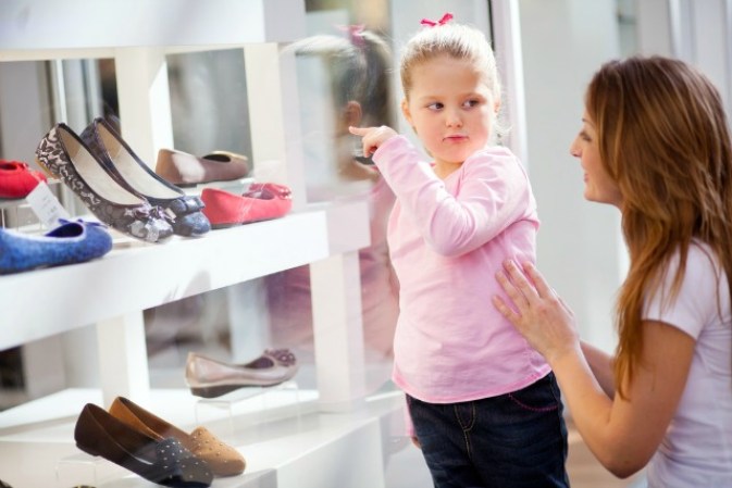 12. Mito “ya veremos”. ¿Vamos a comprar mi nuevo vestido? Ya veremos. ¿Vamos a ir de vacaciones? Ya veremos. ¿Me vas a dejar ir a la fiesta? Ya veremos… una frase que en verdad significaba: cambiemos de tema para ver si se olvida lo que quieres.
