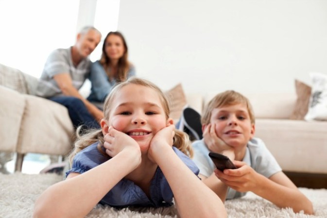 3. Mito de la TV. Si ves el televisor demasiado cerca, te vas a quedar ciego. En los hechos –por fortuna- no ocurrió esta afirmación ni resultó cierta.