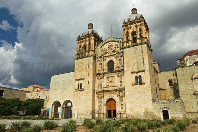 7. Oaxaca. La capital del estado del mismo nombre es un espejo de la mezcla que caracteriza a esa región, donde abundan las joyas coloniales -como el templo de Santo Domingo- y las riquezas prehispánicas.