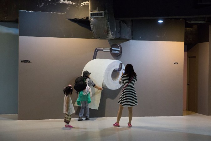 CHIANG MAI, TAILANDIA: Exposición Art in Paradise, dentro del Museo de las Ilusiones Ópticas.