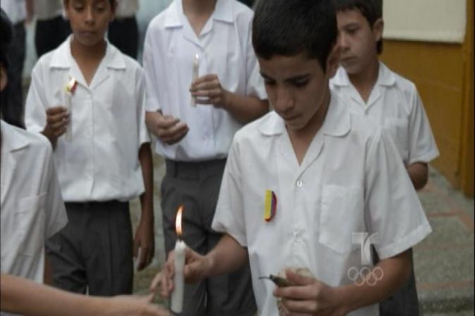 En sus comienzos, "Pablito" era un niño travieso, y hasta hace estallar una bomba de mentira durante una procesión de la Vírgen María, en medio de la multitud reunida en su ciudad natal de Envigado, cercana a Medellín.