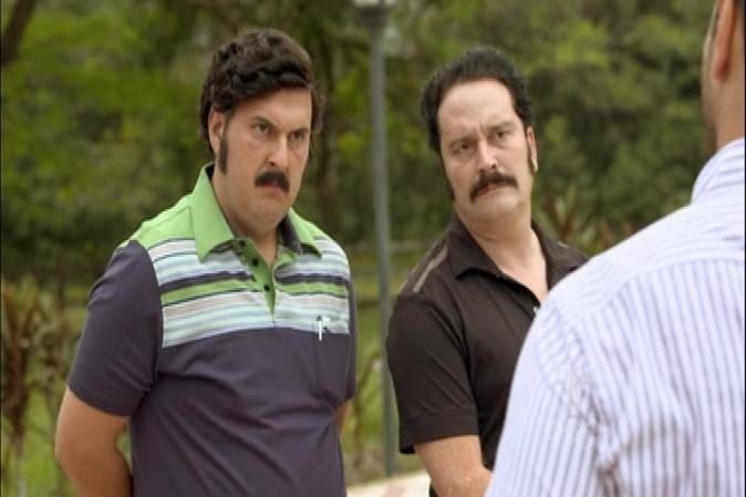 Escobar y su primo Gonzalo visitan a Pedro Motoa para recriminarle que no les haya comprado la misma cantidad de droga que en la transacción anterior. Rompe sus relaciones comerciales con su principal cliente.