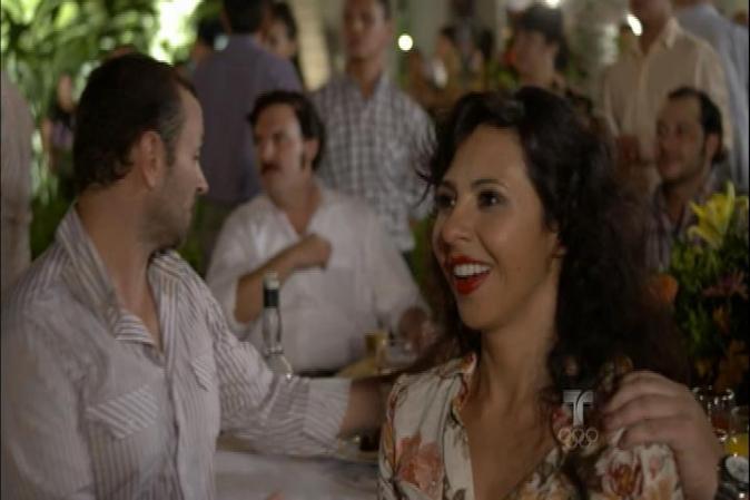Pablo organiza una fiesta para celebrar la liberación de Irma, a quien considera como su propia hermana.