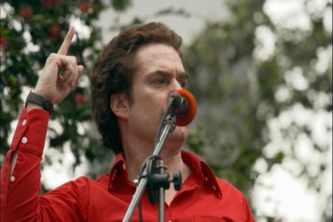 Durante un discurso en Medellín, Galán expresa abiertamente que Escobar y su socio Ortiz no son bienvenidos a su movimiento político. Galán asegura que Escobar jamás será parte del Nuevo Liberalismo.
