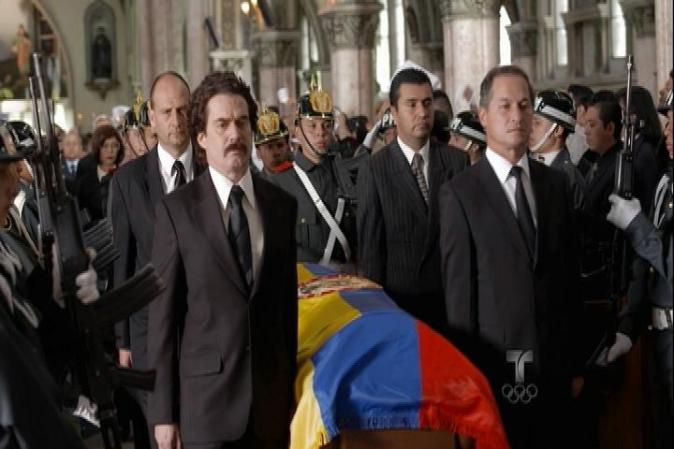 Tras el duro golpe recibido de parte de Escobar, Luis Carlos Galán acompaña a su amigo Rodrigo Lara hasta la tumba.