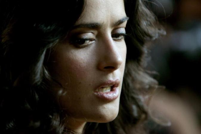 Su padre es de origen libanés. El primer nombre de la actriz, Salma, es la palabra árabe que significa “paz” o “calma”.
