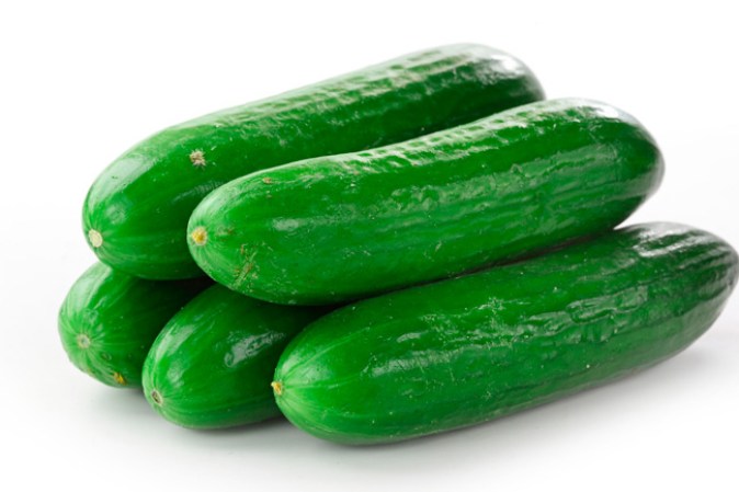 14.- Pepino: Rico en zinc es un gran aliado para la conservación y vitalidad del cabello.