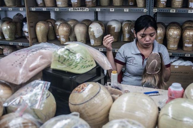 Sus pelucas, producidas en las selvas de Bali, han sido usadas por las más célebres figuras de Hollywood.