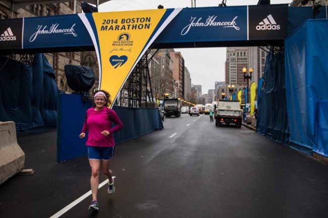 Boston se viste de luto un año después de los atentados en la maratón.