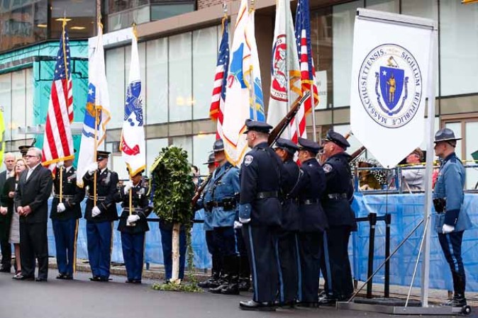 Boston se viste de luto un año después de los atentados en la maratón.