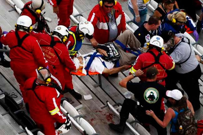 Los heridos eran aficionados que presenciaban la carrera de la NASCAR.