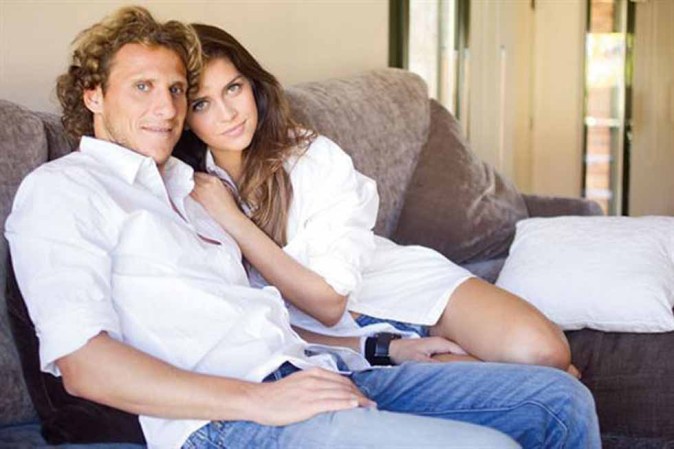 Diego Forlán, "Chachavacha" de la Selección Uruguaya de Fútbol, junto a su pareja.