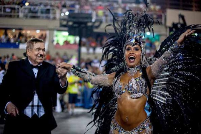 Desfiles de las escuelas de samba en el Sambódromo de Sampucai.