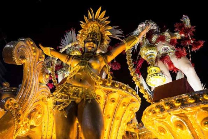 Desfiles de las escuelas de samba del Grupo Especial del Carnaval de Río de Janeiro, el considerado mayor espectáculo del mundo al aire libre, en el Sambódromo de Sampucai.