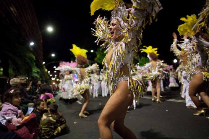Desfiles de las escuelas de samba del Grupo Especial del Carnaval de Río de Janeiro, el considerado mayor espectáculo del mundo al aire libre, en el Sambódromo de Sampucai.