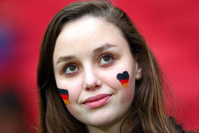 La fiesta del mundial es color, baile y bellezas. Aquí las fans más bellas de este mundial 2014.