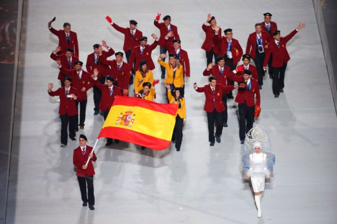 Las competiciones incluyen el esquí alpino, el biatlón, los saltos de esquí, el biatlón, el snowboard, el bobsleigh, el patinaje, el jockey sobre hielo o el esquí de fondo.