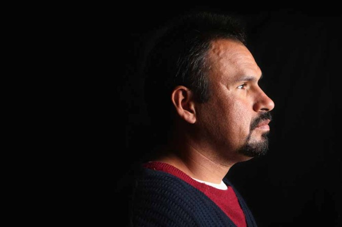 Carlos Córdova, de 34 años es de Sonora, México. Córdova dijo que trabajaba en la construcción desde hace 16 años en Las Vegas, pero fue detenido por la policía luego de cometer una violación de tráfico. Planea regresar a Sonora y teme ser encarcelado, si es sorprendido tratando de cruzar, otra vez, la frontera.
